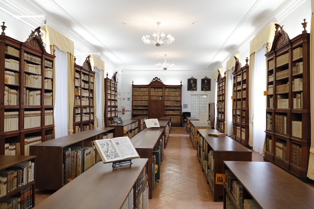 La biblioteca Florio come è oggi sistemata nel Palazzo Florio